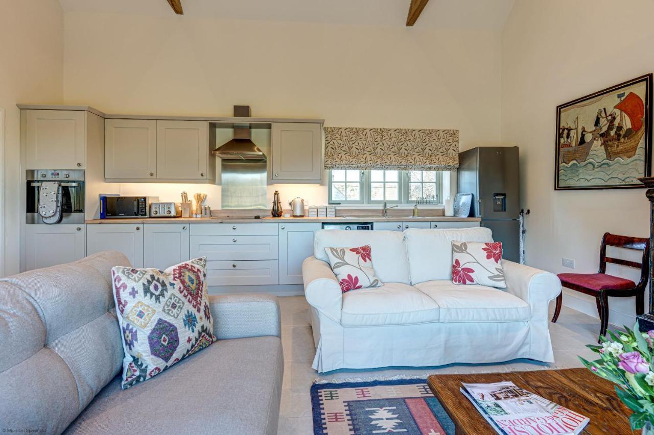 Dairy Lodge Bladon Bagian luar foto